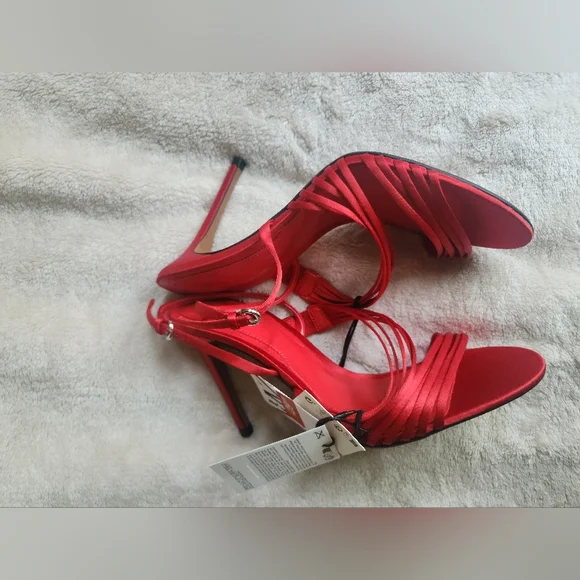 Zara Heeled Strappy Sandals Red Size 9 NWT. NO LOW BALLING!!! Sandals